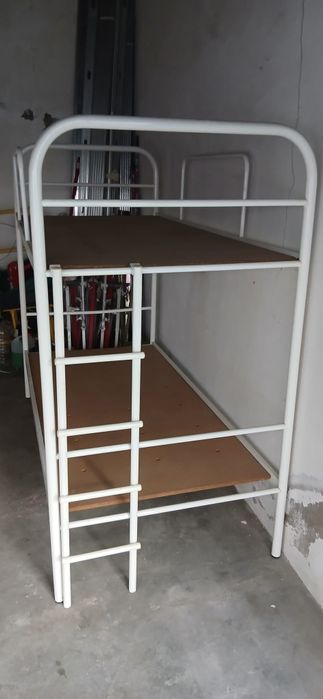 Cama beliche de ferro