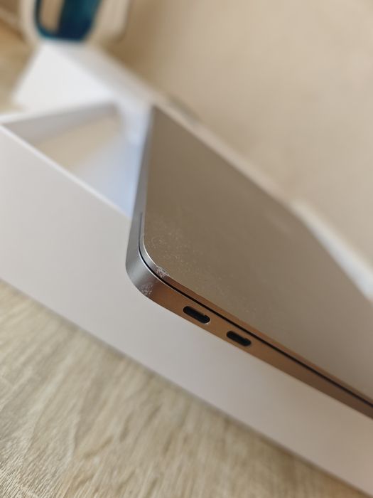 MacBook air m1 8/256gb