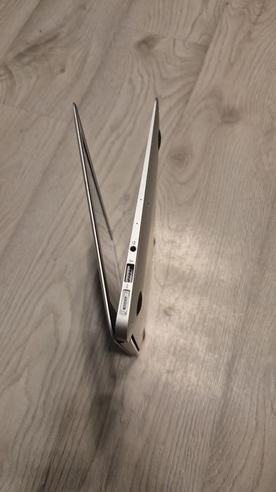 MacBook Air 11 cali 2015 r