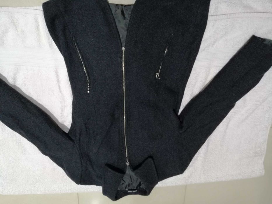Casaco cinzento, Corte Play, tamanho S