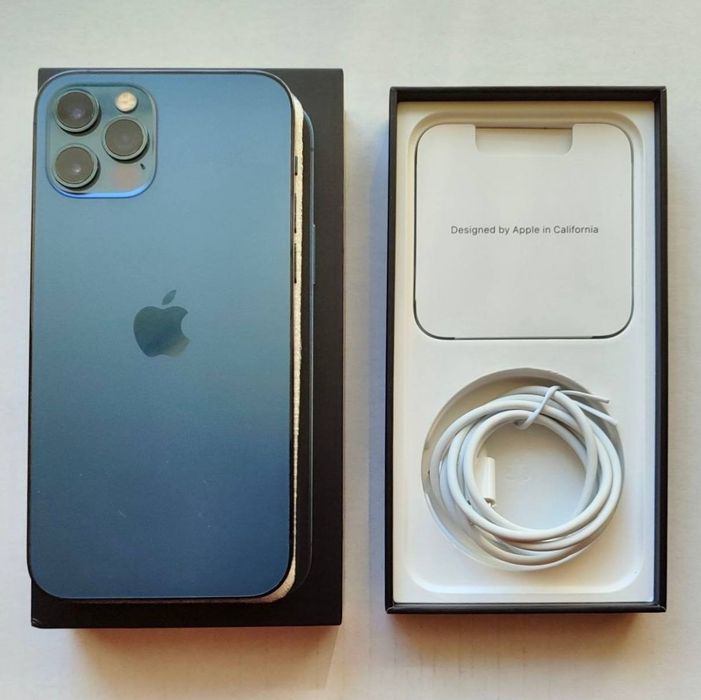 Продаю свій iPhone 12 Pro у  кольорі Pacific Blue