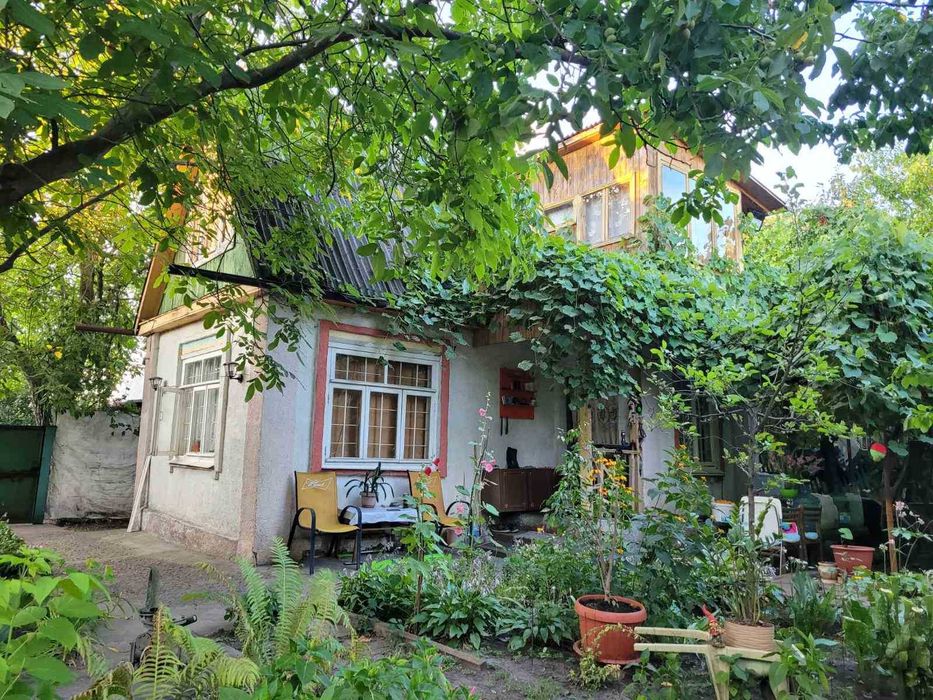 Дачний будинок с земельною ділянкою .  Садова 59, Осокорки,  поряд озеро