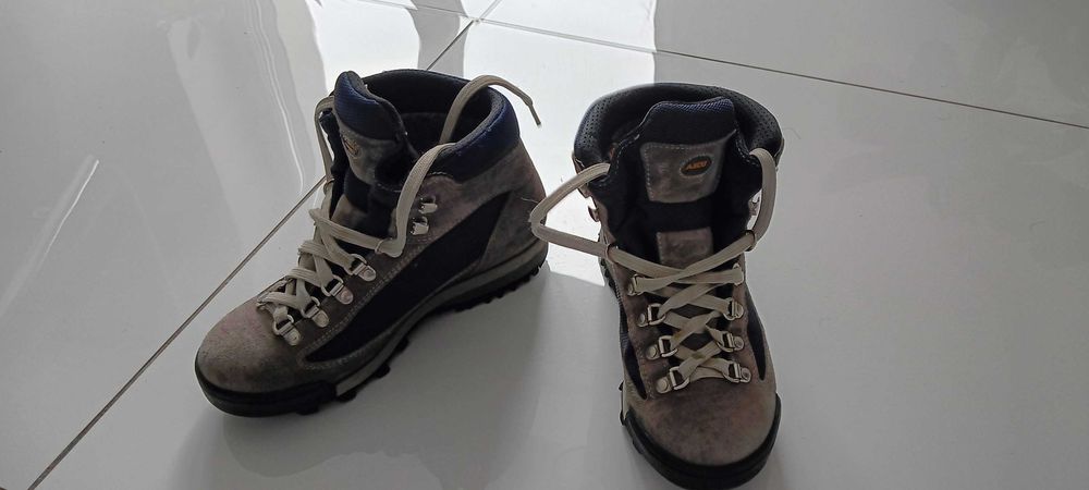 Buty trekingowe damskie