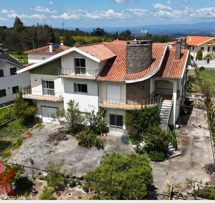 Moradia T3 com jardim, garagem e vistas para as montanhas