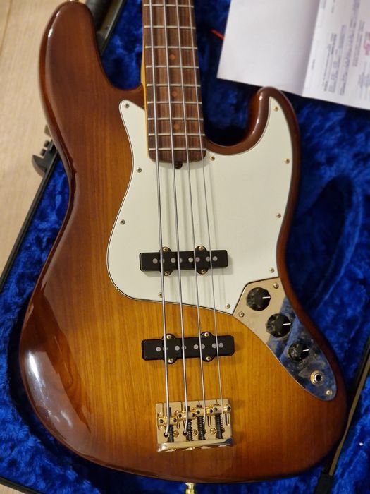 Gitara basowa Fender