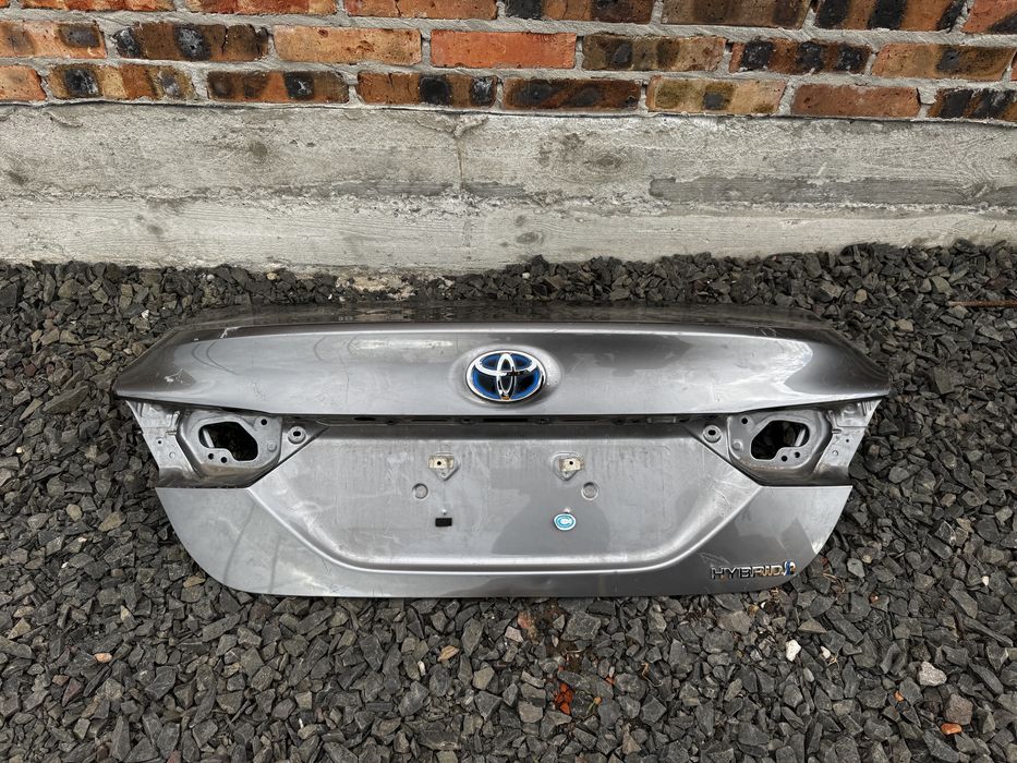 Кришка багажника ляда Toyota Camry 70 18-24r камри кемри 70 6440133760