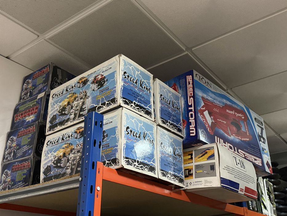 Lote de +3000 brinquedos e peluches