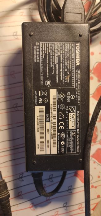 Oryginalny zasilacz do laptopów  Toshiba. 15V  6A. Polecam.