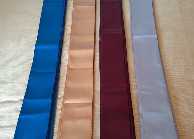 300 metros de fitas de cetim azul, amarelo, bordeaux e cinzento, NOVAS