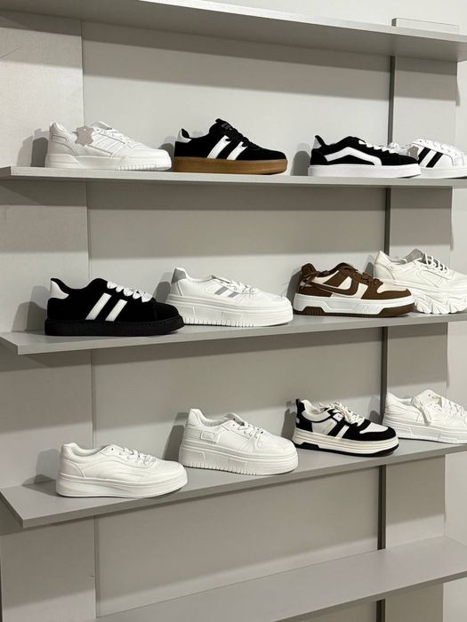 Полиці, полки, стелажи