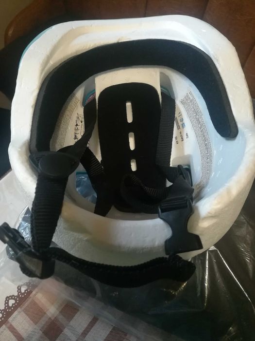 Продаю детские шлемы