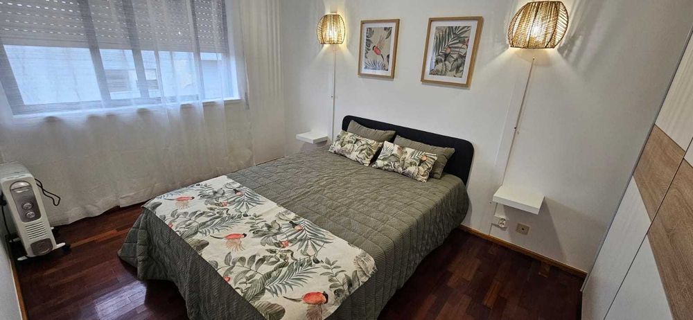 Arrendo T1 mobilado com varanda e garagem