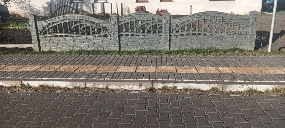 Plot betonowy  antracytowy