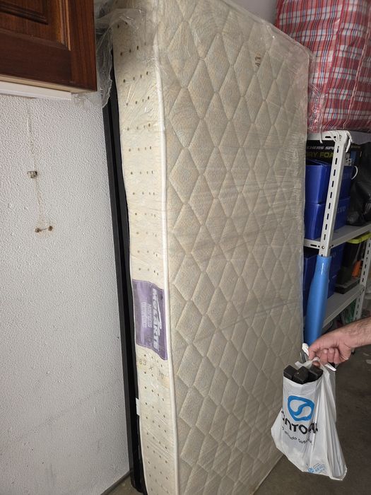 Estrado  cama individual  com colchao