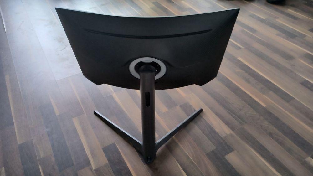 Samsung Odyssey G7 27" 240гц  2560x1440