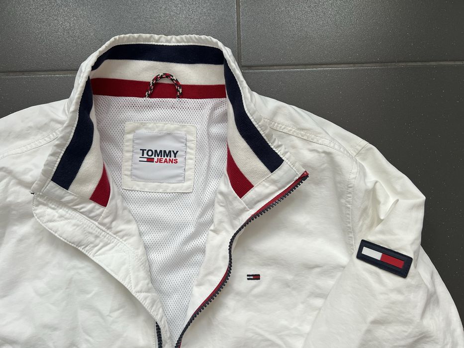 Легка весняна куртка Tommy Hilfiger в ідеальному стані розмір М