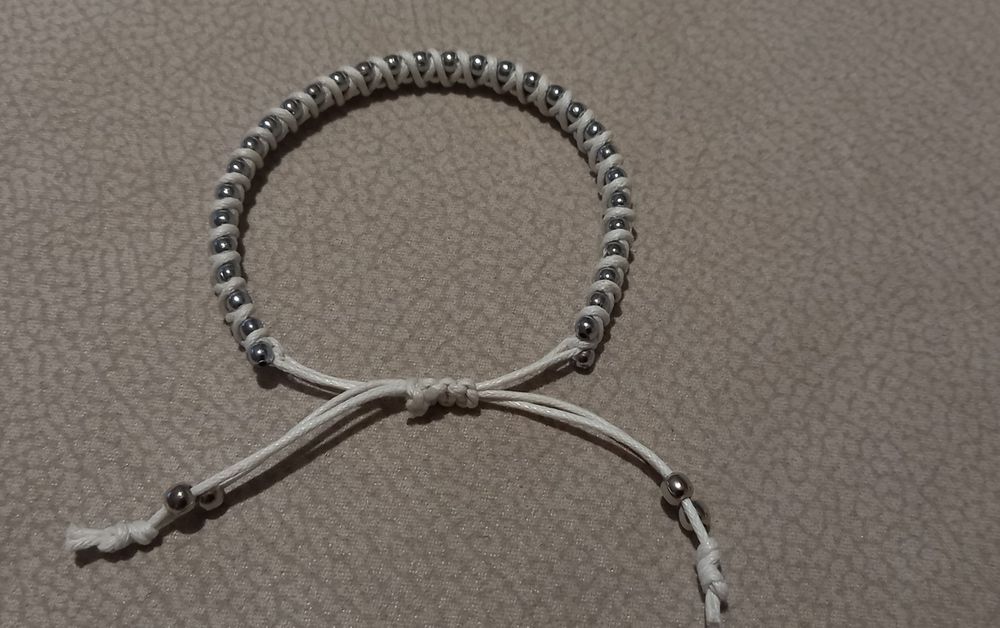 Pulseiras feitas à mão