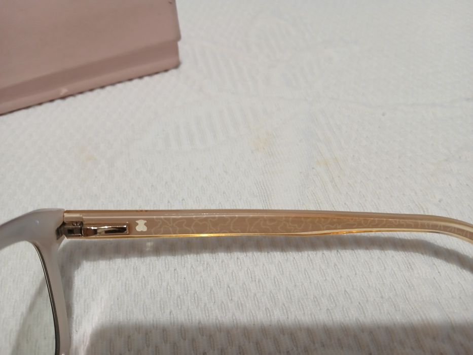 Óculos Tous pretos e rosa
