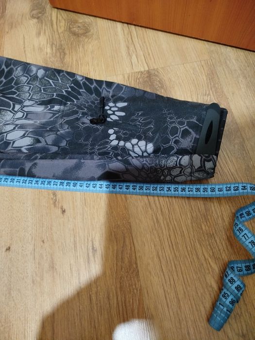 Kurtka w kamuflażu kryptek