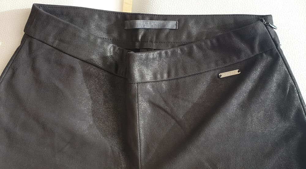 Calças pretas em napa - guess