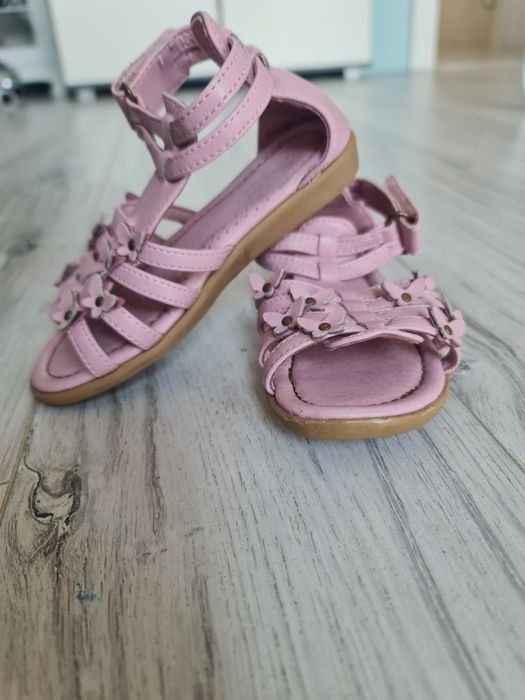Sandałki dla dziewczynki