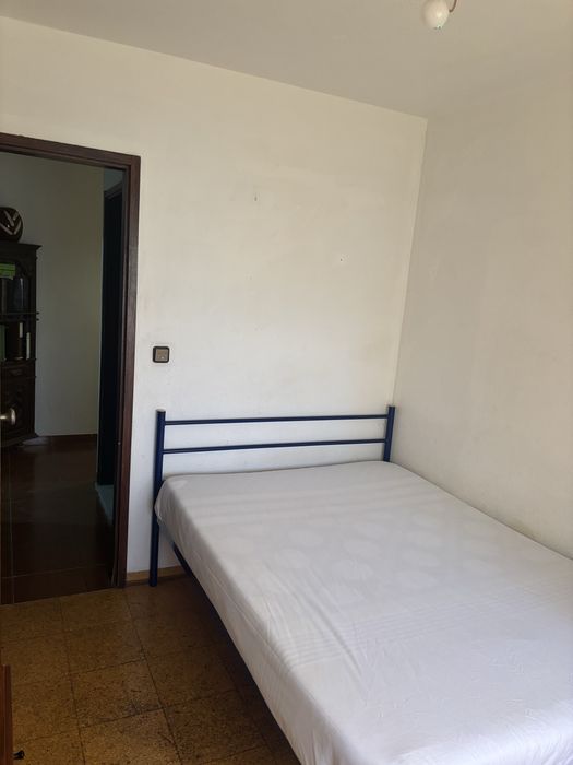 Quarto disponível em Santo António dos Cavaleiros