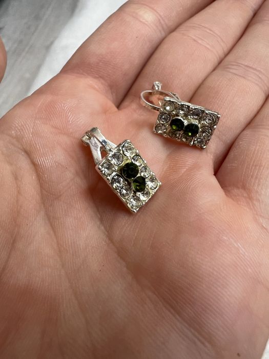 Piękne eleganckie klipsy