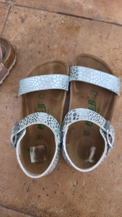 Skórzane sandałki dla dziewczynki klapki buciki zestaw sandałów sandał