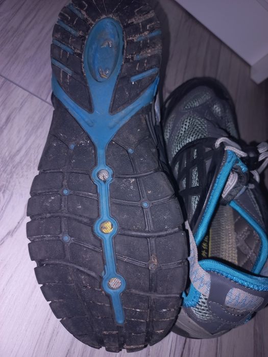 Buty sportowe górskie na wędrówki 36