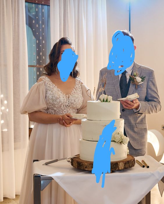 Suknia ślubna bogatozdobiona