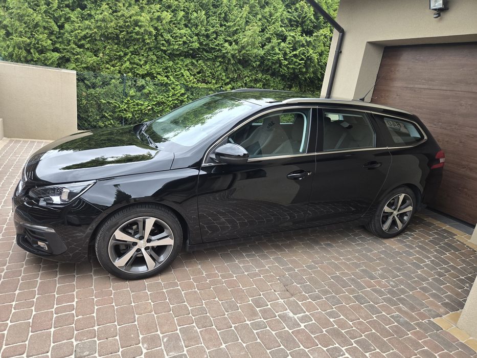 Peugeot 308 GT lift 2019 1.2 benzyna