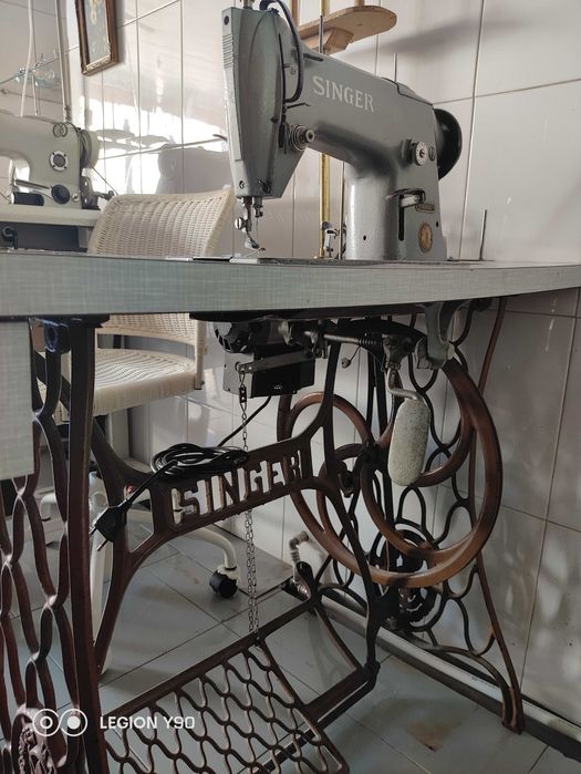 Máquina de costura SINGER.