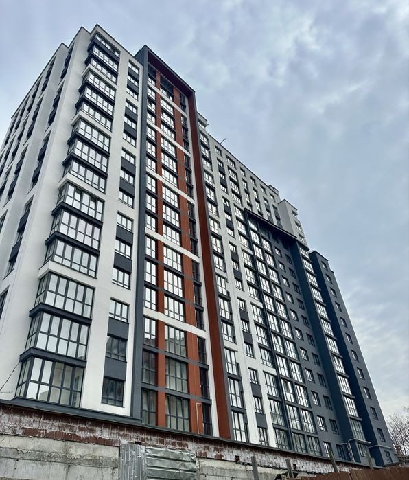 Продаж 2км квартири з виглядом на озеро, вул. Нечая