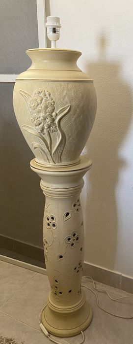 Candeeiro de pé alto