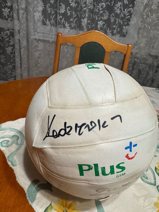 Piłka siatkarska z autografami