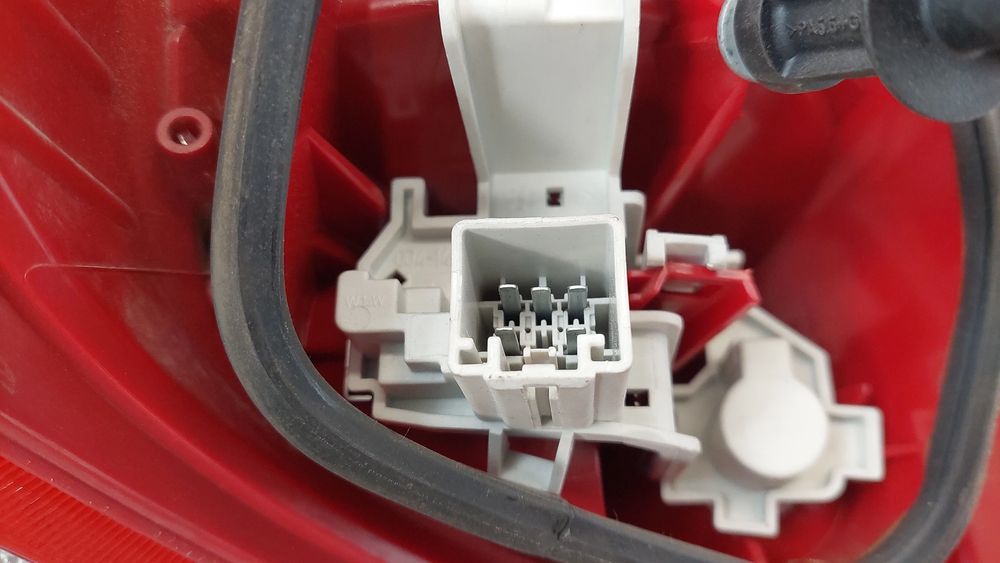 Farolim direito FORD Fiesta VI (CB1, CCN)