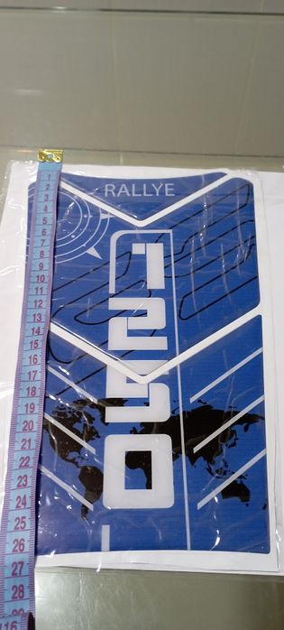 Наклейка на топливный бак мотоцикла