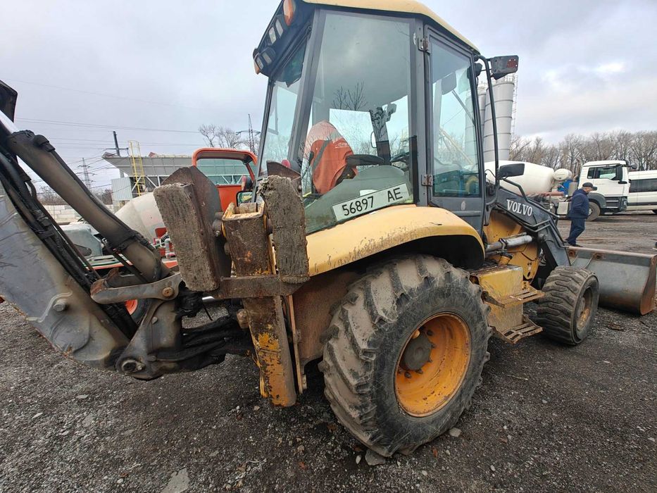 экскаватор погрузчик Volvo BL60