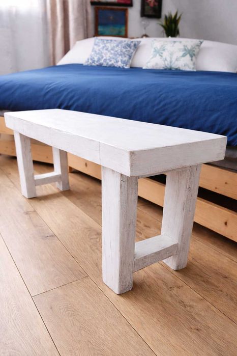 Rustykalna ławka do łazienki z drewna z odzysku – biała