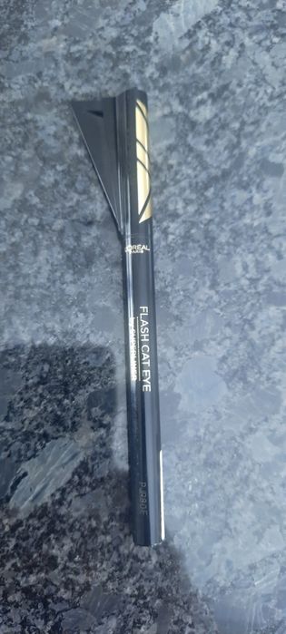 L'OREAL eyeliner Flash Cat Eye Superliner 01 Black