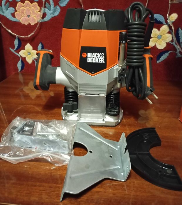 Фрезер Black&Decker KW900E