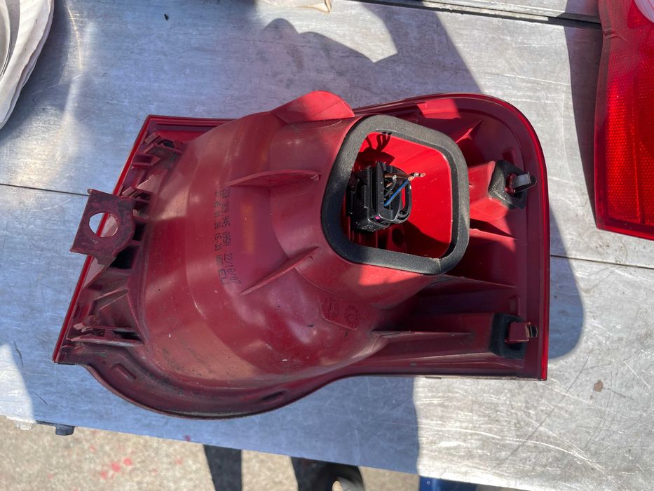 Volkswagen Passat B6 Kombi lampa tylna lewa