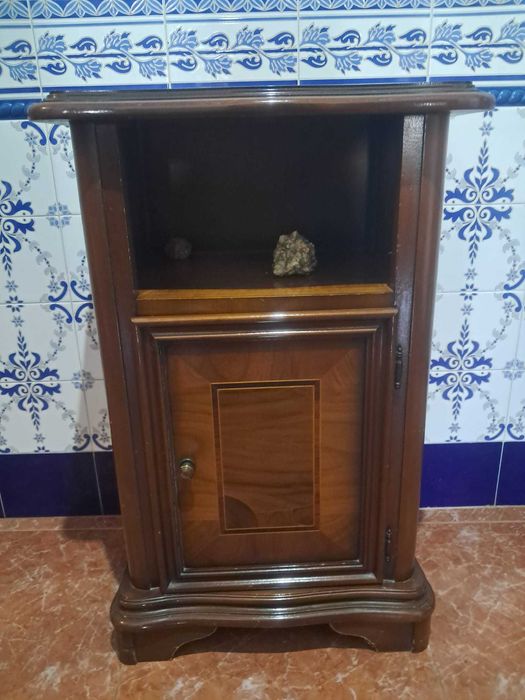 Móvel pequeno de apoio