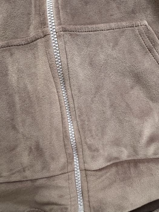 Спортивный костюм велюровый,на девочку Mevis, одели два раза, рост 152