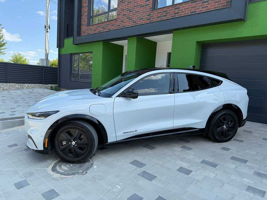 Оренда автомобіля Ford  Mach e , Прокат авто Rent avto , Оренда авто