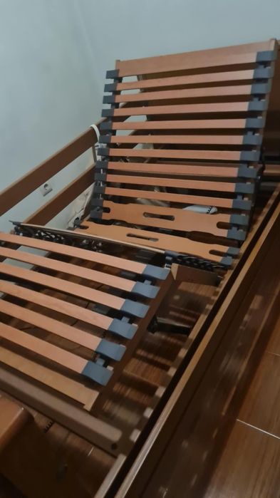 Cama articulada elétrica e elevatória