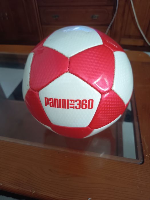 Vendo bolas de futebol e volei