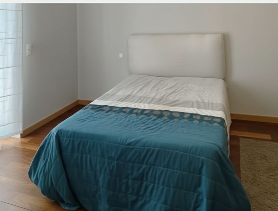 Cama de casal como nova