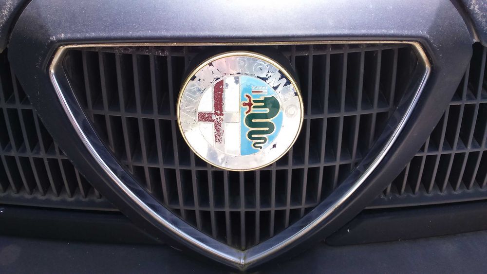 Alfa Romeo - Conjunto kit 9 símbolos/emblemas em preto e prateado