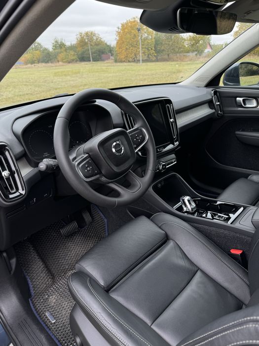 Volvo XC 40 2020 2 л